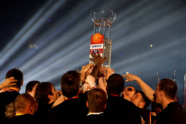 一名硬派跑 一名硬派跑