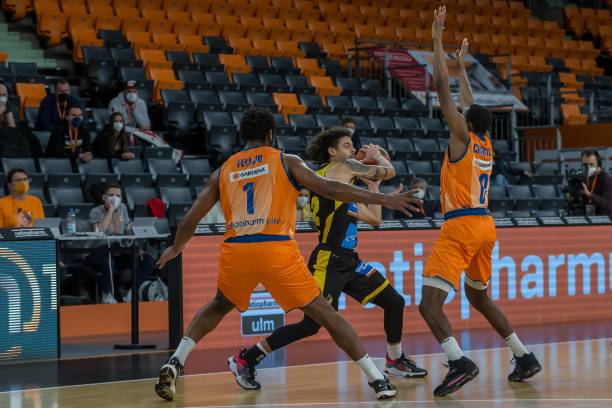 键的防守任 键的防守任