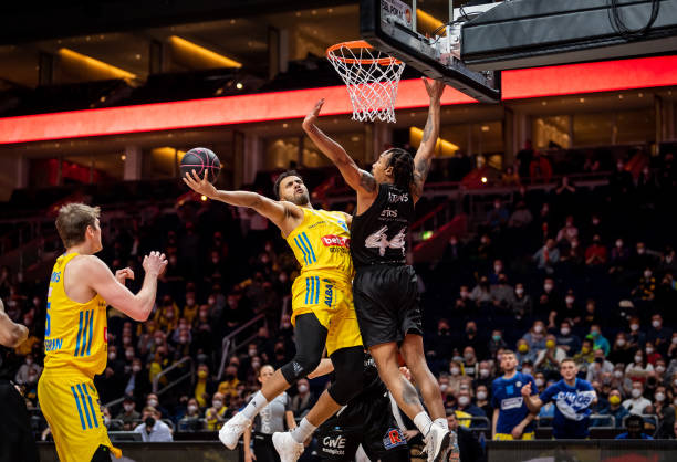 脚跟点地 脚跟点地