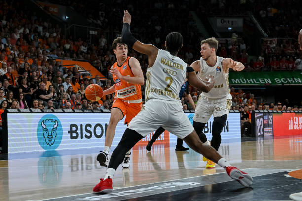 虽然他们在 虽然他们在